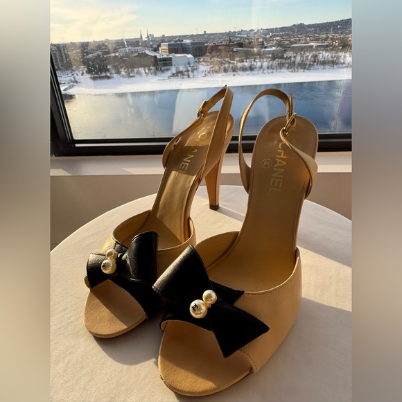 Chanel Beige and Black Heels with Bow Accent - Picture 1 of 6